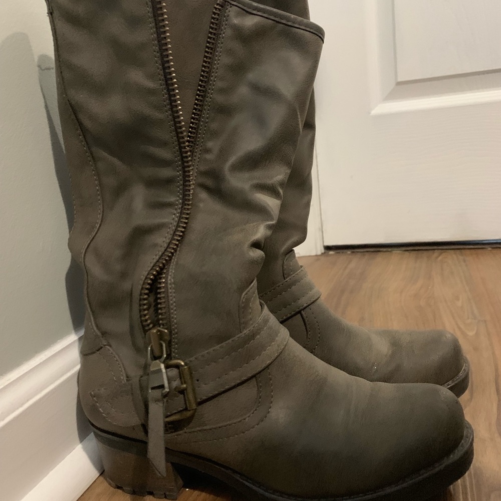 Boots - Picture 2 of 3